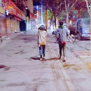 床上的免费的很黄60分钟视频
